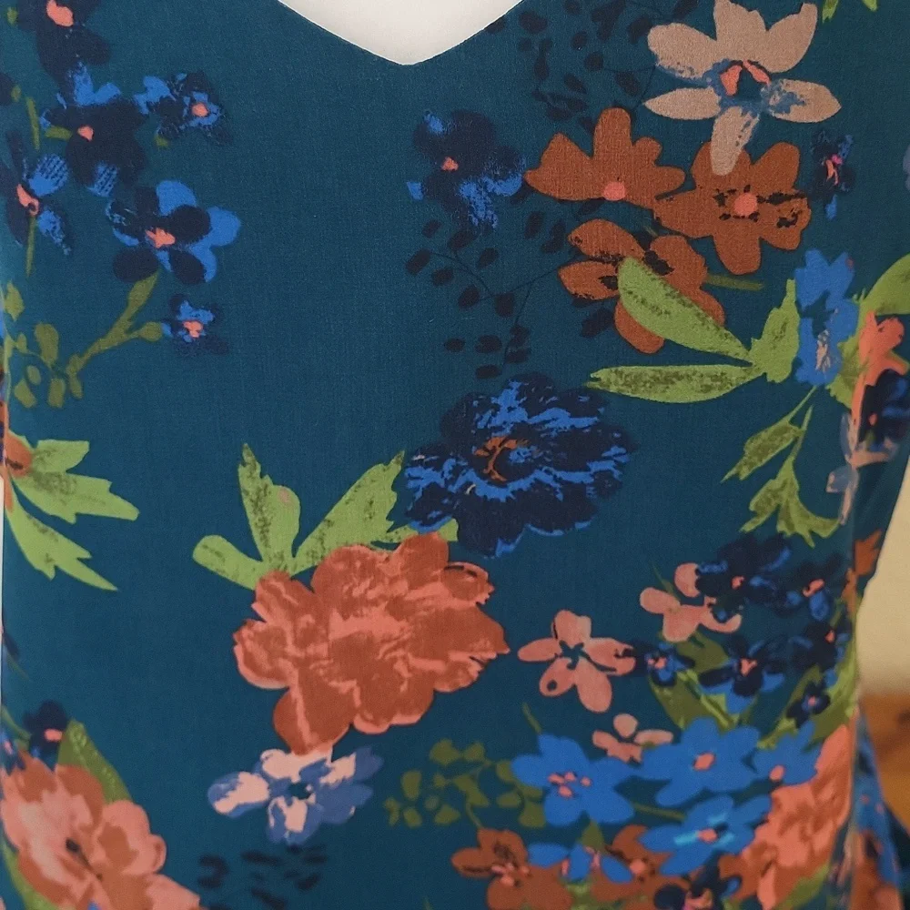 CABI 3449 Floral Sleeveless Women's Tank - Picture 2 of 6